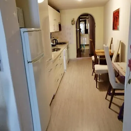 Lana Apartman *