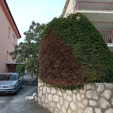 Lana Apartman *